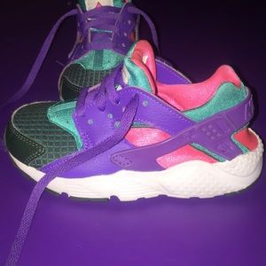 SALE!! Adorable Nike huarache...